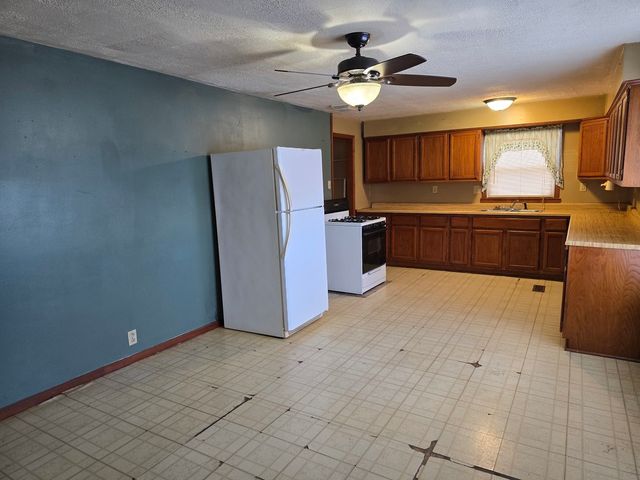 3435 Highway 13, Harrisburg, IL 62946