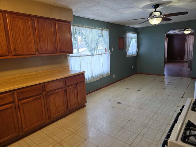 3435 Highway 13, Harrisburg, IL 62946