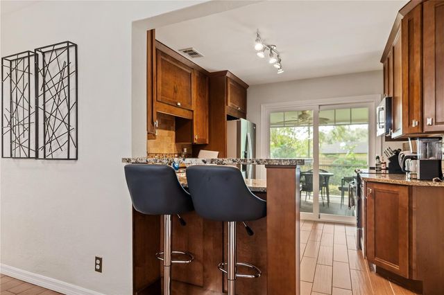 6914 N LYNN AVENUE, Tampa, FL 33604