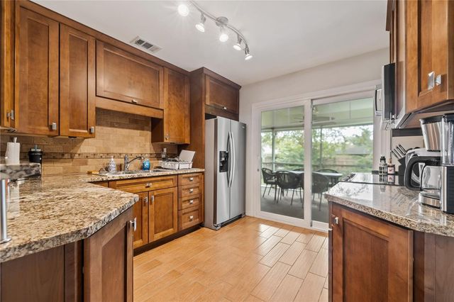 6914 N LYNN AVENUE, Tampa, FL 33604