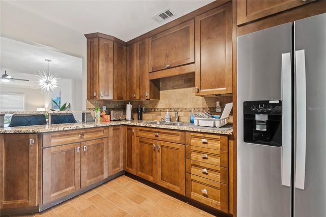6914 N LYNN AVENUE, Tampa, FL 33604