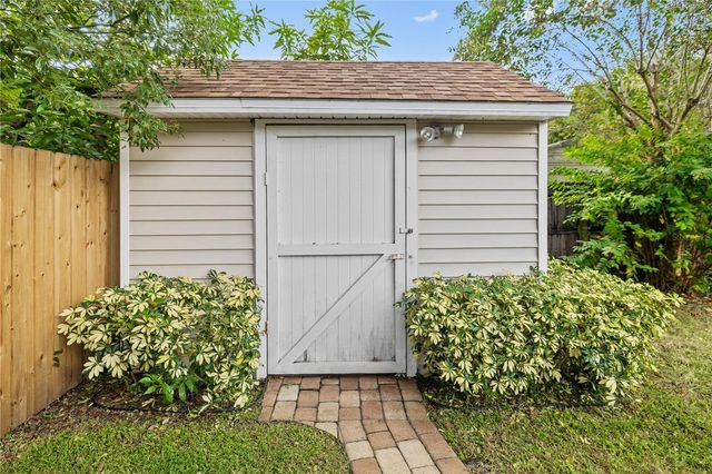 6914 N LYNN AVENUE, Tampa, FL 33604