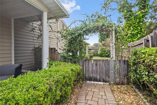 6914 N LYNN AVENUE, Tampa, FL 33604