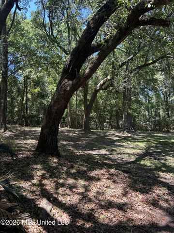 5615 Ahekolo Circle, Diamondhead, MS 39525