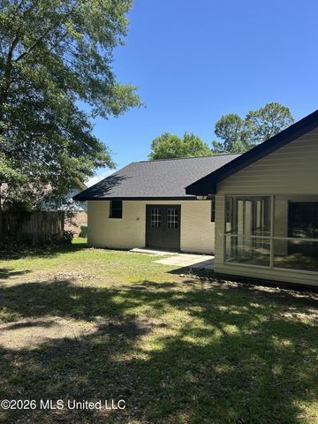 5615 Ahekolo Circle, Diamondhead, MS 39525