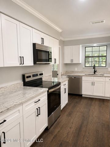 5615 Ahekolo Circle, Diamondhead, MS 39525