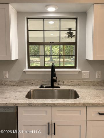 5615 Ahekolo Circle, Diamondhead, MS 39525