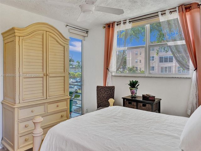 2861 Somerset Dr 211, Lauderdale Lakes, FL 33311