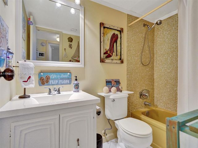 2861 Somerset Dr 211, Lauderdale Lakes, FL 33311