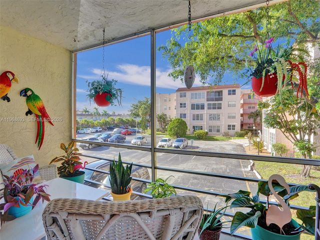 2861 Somerset Dr 211, Lauderdale Lakes, FL 33311