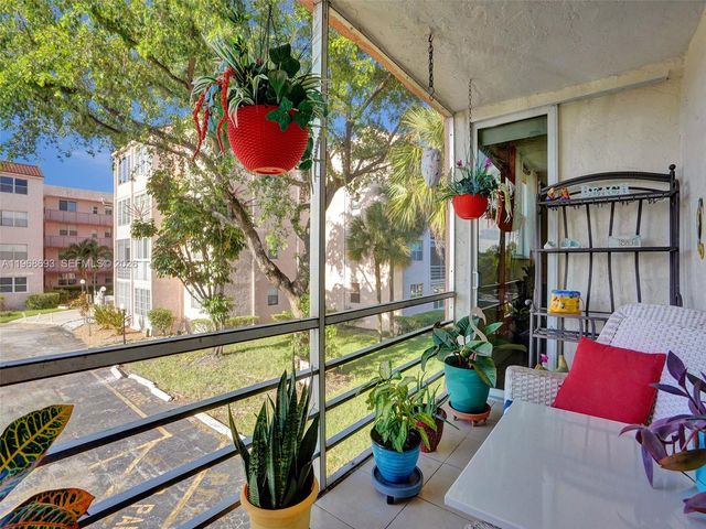 2861 Somerset Dr 211, Lauderdale Lakes, FL 33311