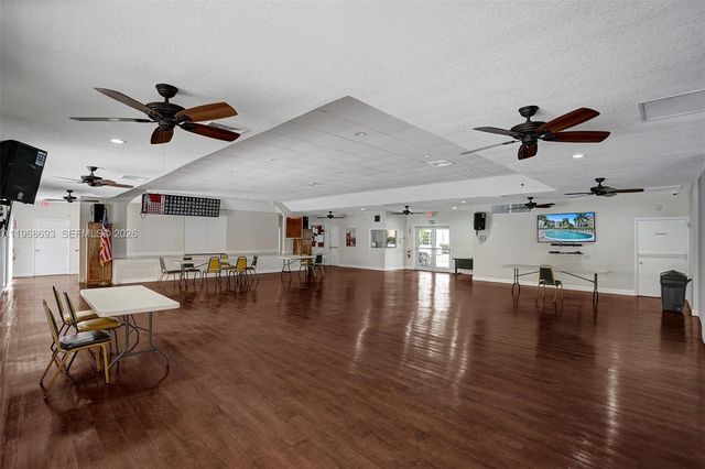 2861 Somerset Dr 211, Lauderdale Lakes, FL 33311