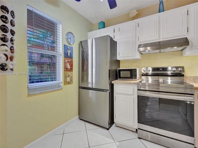 2861 Somerset Dr 211, Lauderdale Lakes, FL 33311