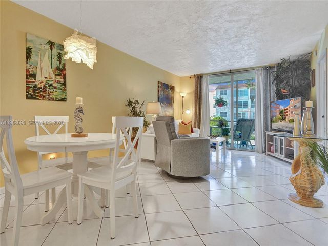 2861 Somerset Dr 211, Lauderdale Lakes, FL 33311