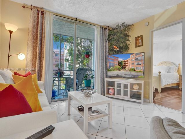 2861 Somerset Dr 211, Lauderdale Lakes, FL 33311