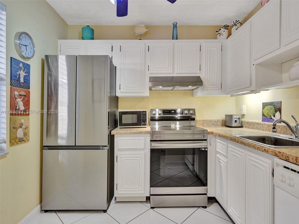 2861 Somerset Dr 211, Lauderdale Lakes, FL 33311