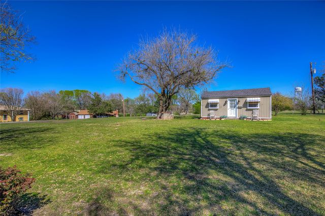 697 Tawakoni Drive, East Tawakoni, TX 75472