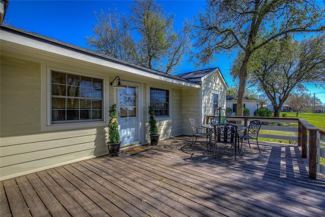 697 Tawakoni Drive, East Tawakoni, TX 75472