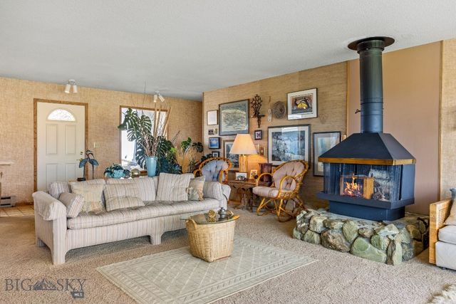 2851 E River Road, Livingston, MT 59047