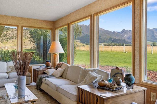 2851 E River Road, Livingston, MT 59047