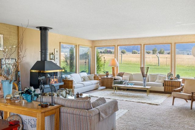 2851 E River Road, Livingston, MT 59047