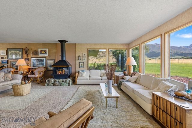 2851 E River Road, Livingston, MT 59047