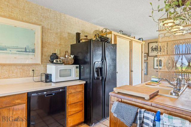 2851 E River Road, Livingston, MT 59047