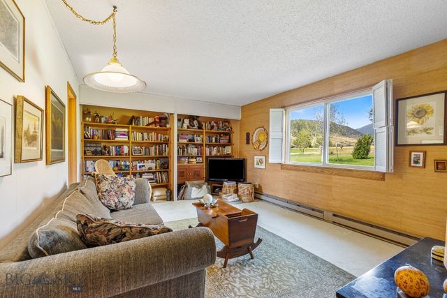 2851 E River Road, Livingston, MT 59047