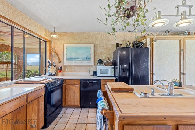 2851 E River Road, Livingston, MT 59047