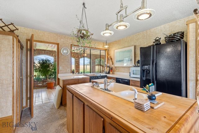 2851 E River Road, Livingston, MT 59047