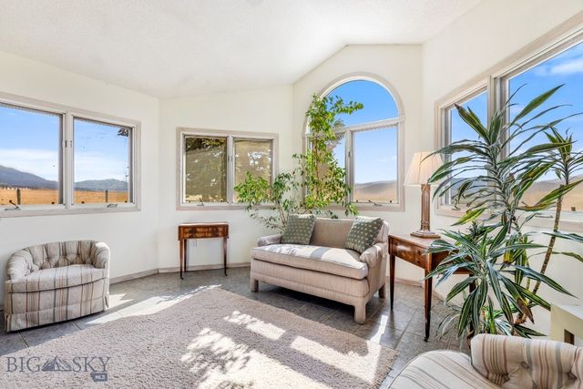 2851 E River Road, Livingston, MT 59047