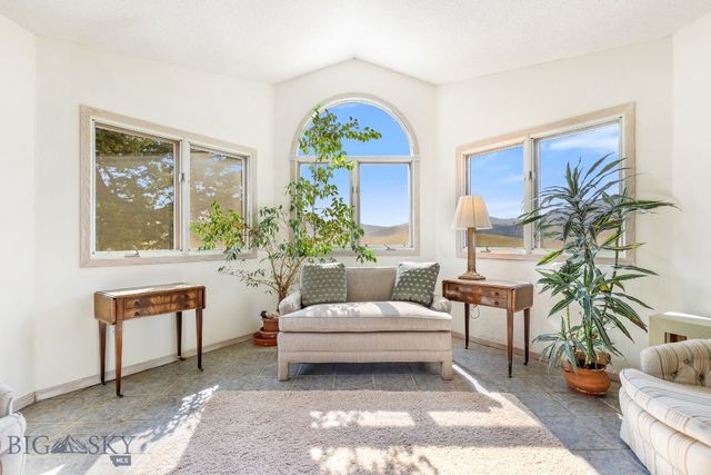 2851 E River Road, Livingston, MT 59047