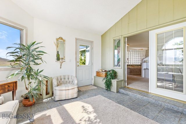 2851 E River Road, Livingston, MT 59047