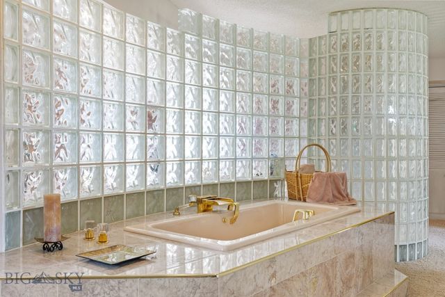 2851 E River Road, Livingston, MT 59047