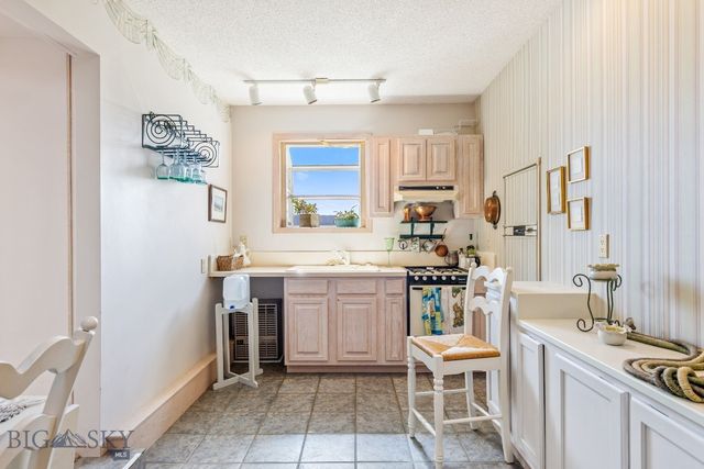 2851 E River Road, Livingston, MT 59047