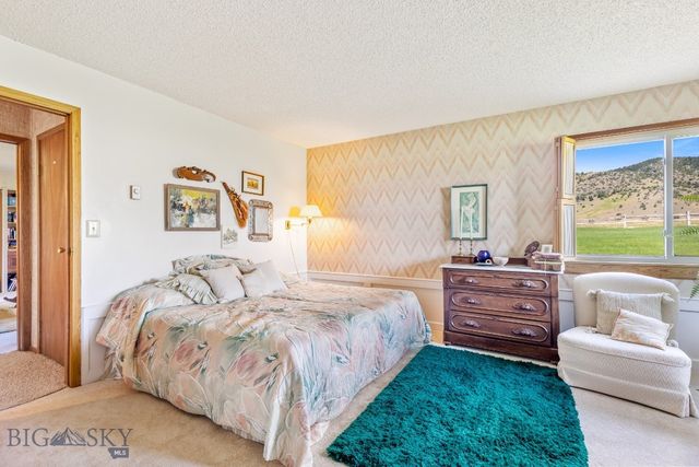 2851 E River Road, Livingston, MT 59047