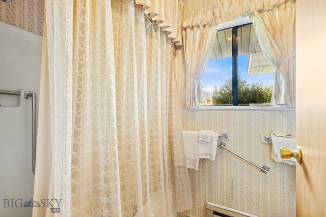 2851 E River Road, Livingston, MT 59047