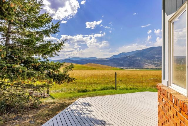 2851 E River Road, Livingston, MT 59047