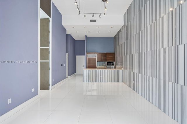 475 Brickell Ave 2812, Miami, FL 33131