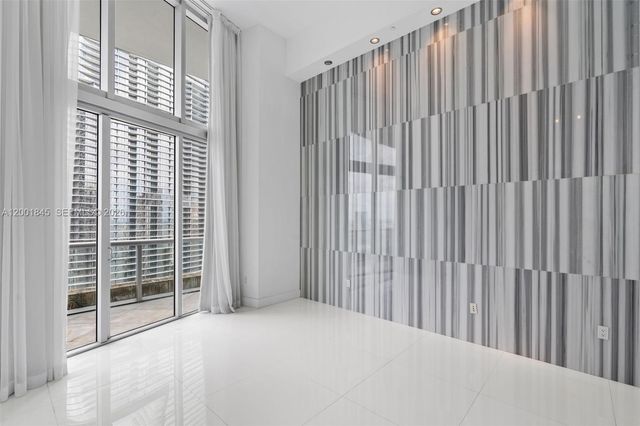 475 Brickell Ave 2812, Miami, FL 33131