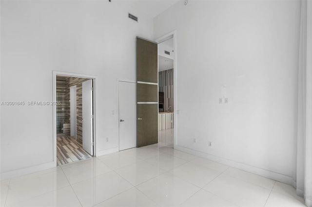 475 Brickell Ave 2812, Miami, FL 33131