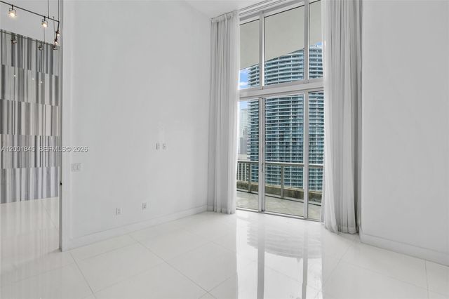 475 Brickell Ave 2812, Miami, FL 33131