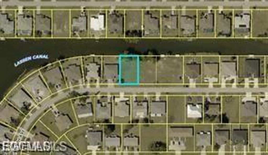 527 SE 4th TER, Cape Coral, FL 33990