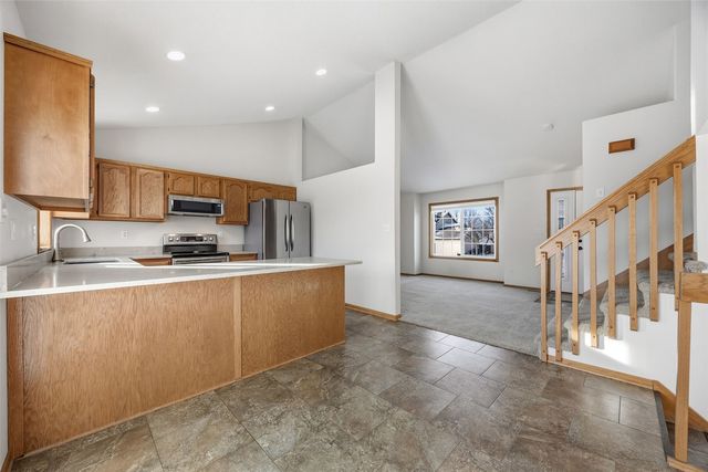 3425 Falcon View Road SW, Cedar Rapids, IA 52404