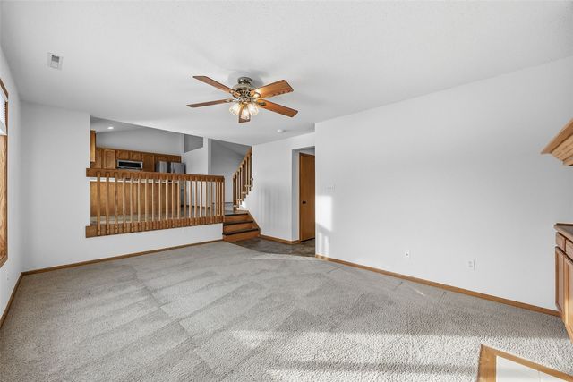 3425 Falcon View Road SW, Cedar Rapids, IA 52404