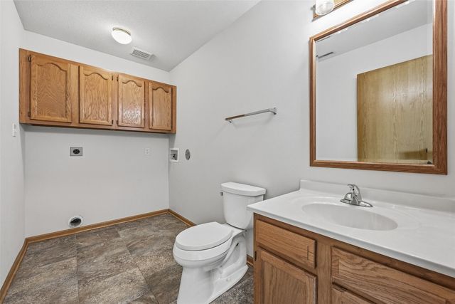 3425 Falcon View Road SW, Cedar Rapids, IA 52404