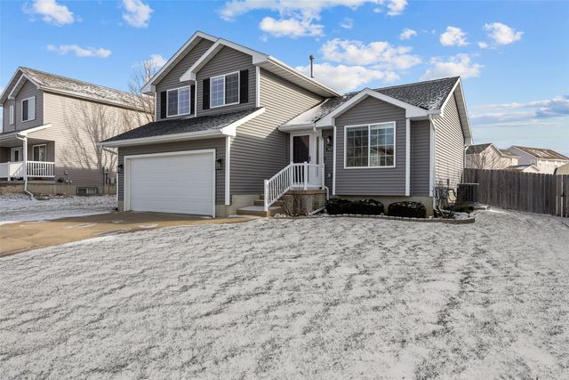 3425 Falcon View Road SW, Cedar Rapids, IA 52404