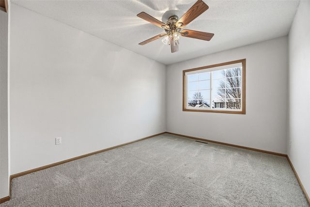 3425 Falcon View Road SW, Cedar Rapids, IA 52404