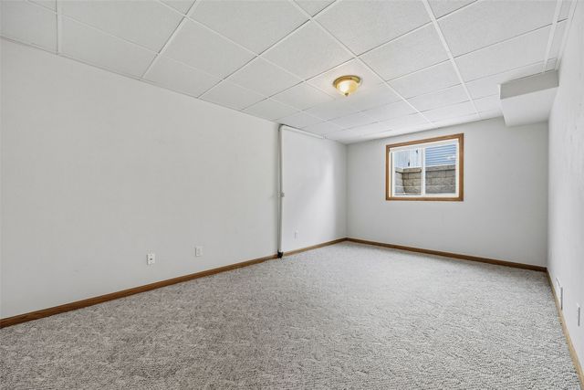 3425 Falcon View Road SW, Cedar Rapids, IA 52404