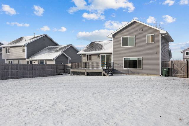 3425 Falcon View Road SW, Cedar Rapids, IA 52404